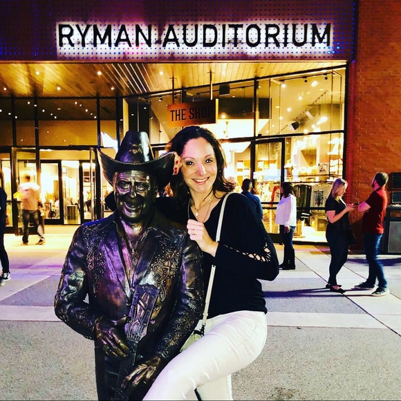 Meet your Posher, Loren - Picture 1 of 3